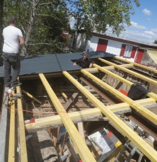 Pose de  toit tôle bac acier, Charpente bois traité , charpentier couvreur à Gagny